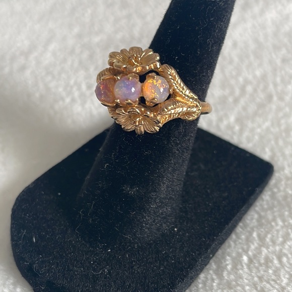 Vintage Avon Faux Opal Floral Ring - Picture 2 of 7